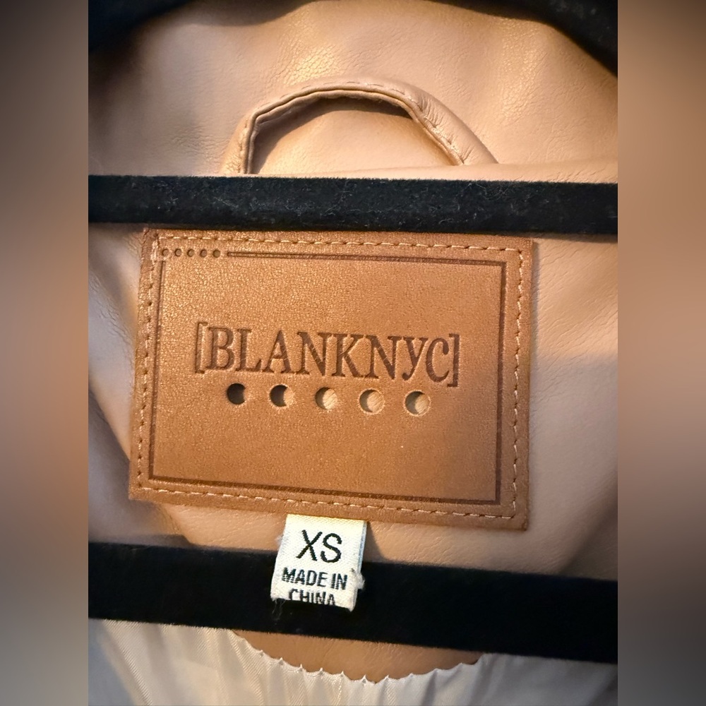 BLANK NYC Cream Ivory Tan Teddy Sherpa Fleece Faux Leather Bomber Jacket XS - Picture 11 of 15